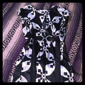 Draw string waist black and white blouse